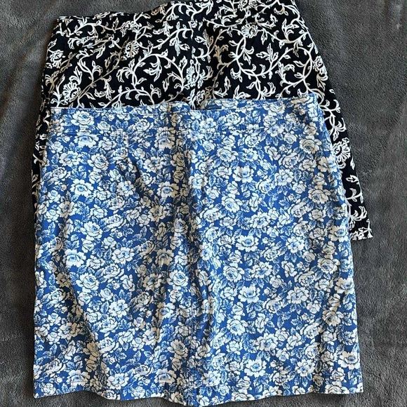 Karen Scott Blue and White Floral, Black And White Skort 2/$18 - Picture 1 of 8